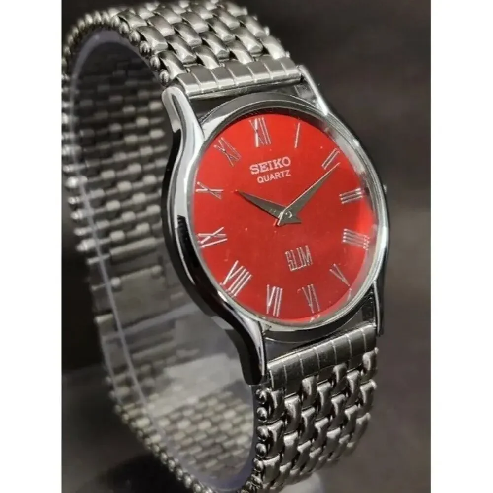 Vintage Style Seiko Quartz Mens Silver Watch & Red accents W/ Metal Strap